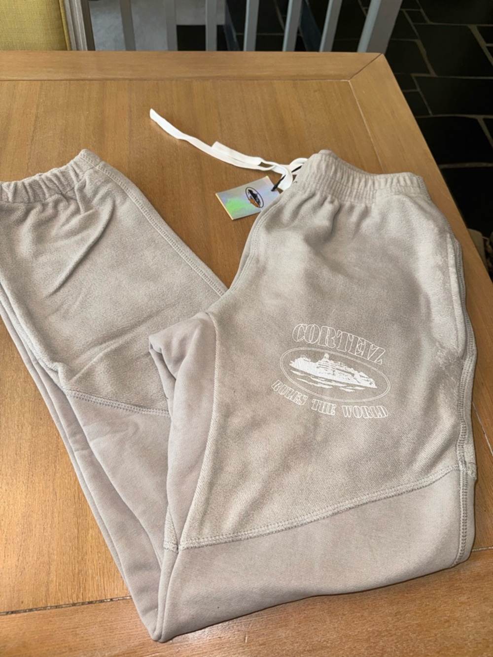 New NWT Corteiz Superior V2 Joggers Tracksuit Bottoms - Grey Taupe Logo  Small